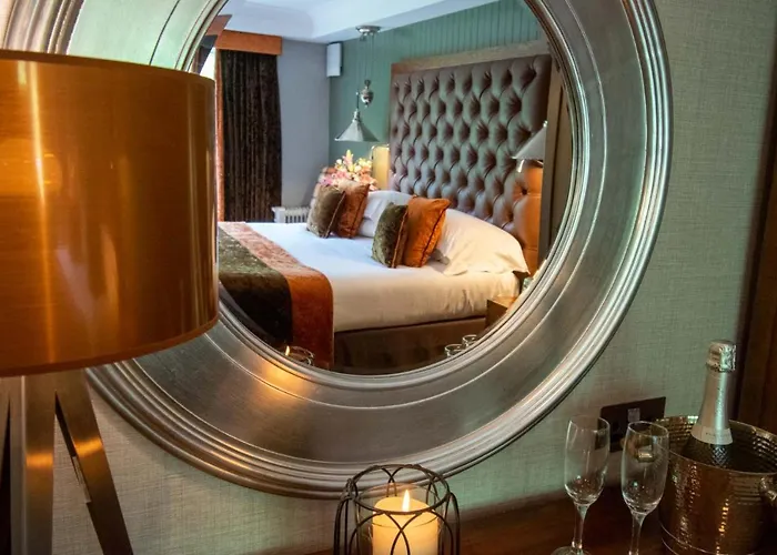 Craigmhor Lodge & Courtyard