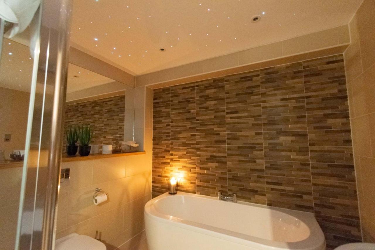 Landhaus Craigmhor & Courtyard Pitlochry